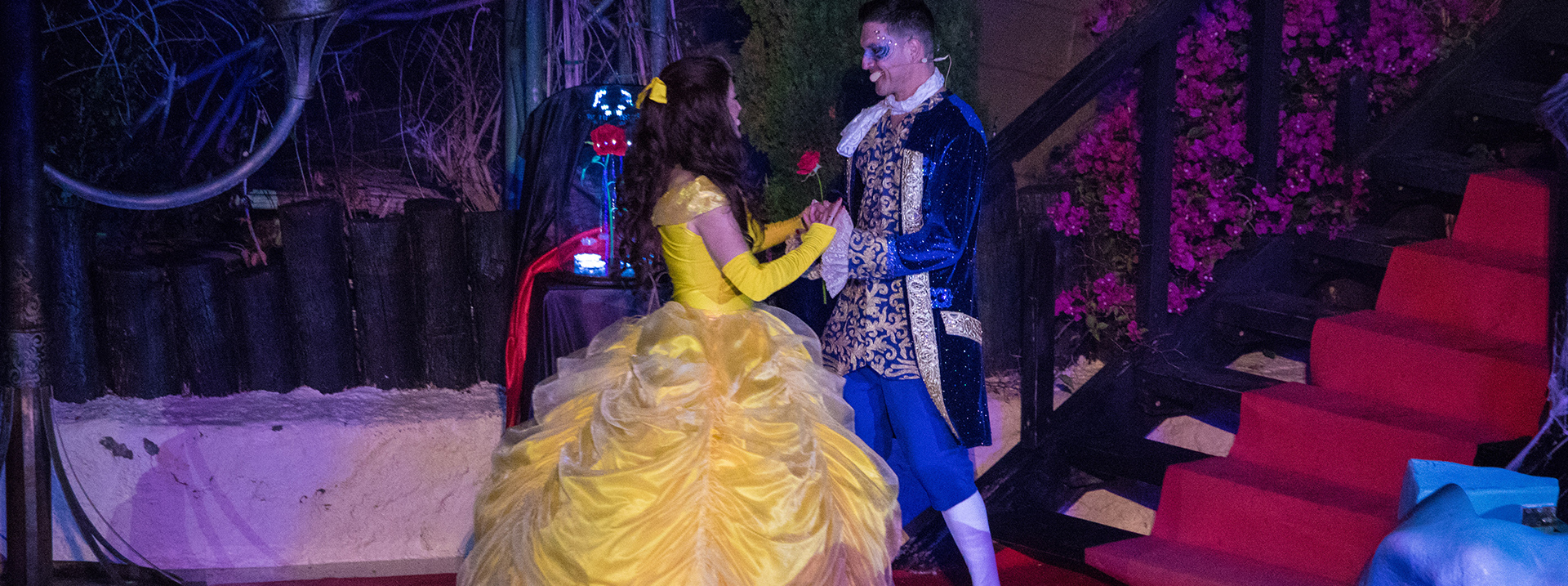 La Bella y la Bestia show Mundomar para Halloween