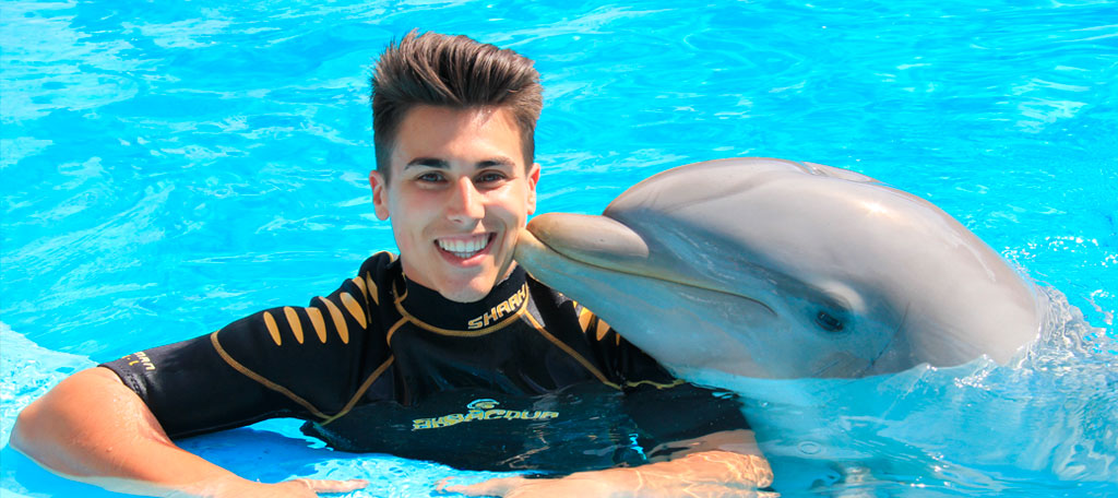 Nadar con delfines en Mundomar