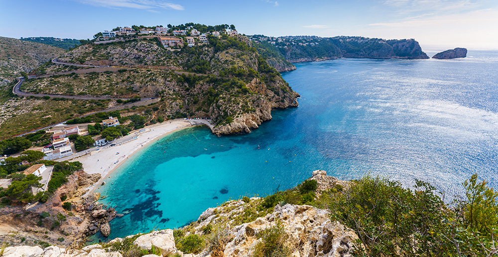Cala Granadella con el cabo de San Antonio al fondo